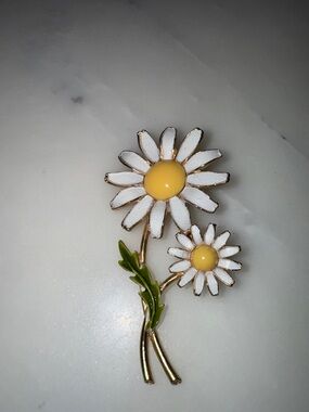 Albert Weiss White and Yellow Daisy Flower Brooch with Green Leaves